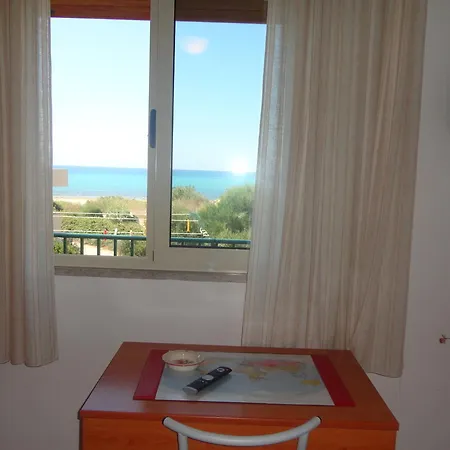 Punta Di Mola مارينا دي راغوزا