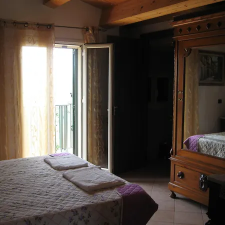 Punta Di Mola مارينا دي راغوزا