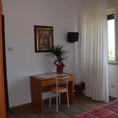 Punta Di Mola مارينا دي راغوزا